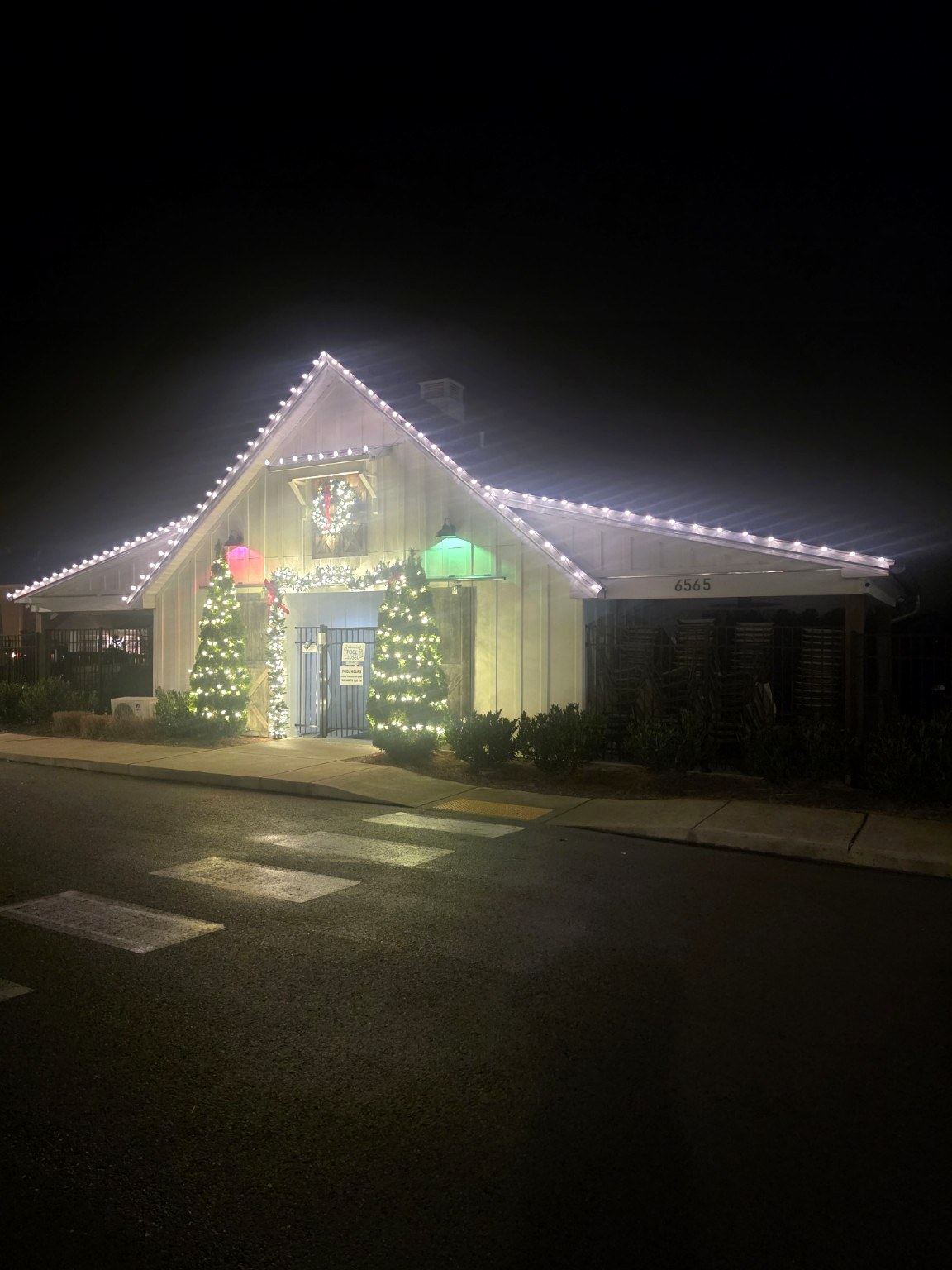 Holiday lighting project by Tennessee Twinkle Co.