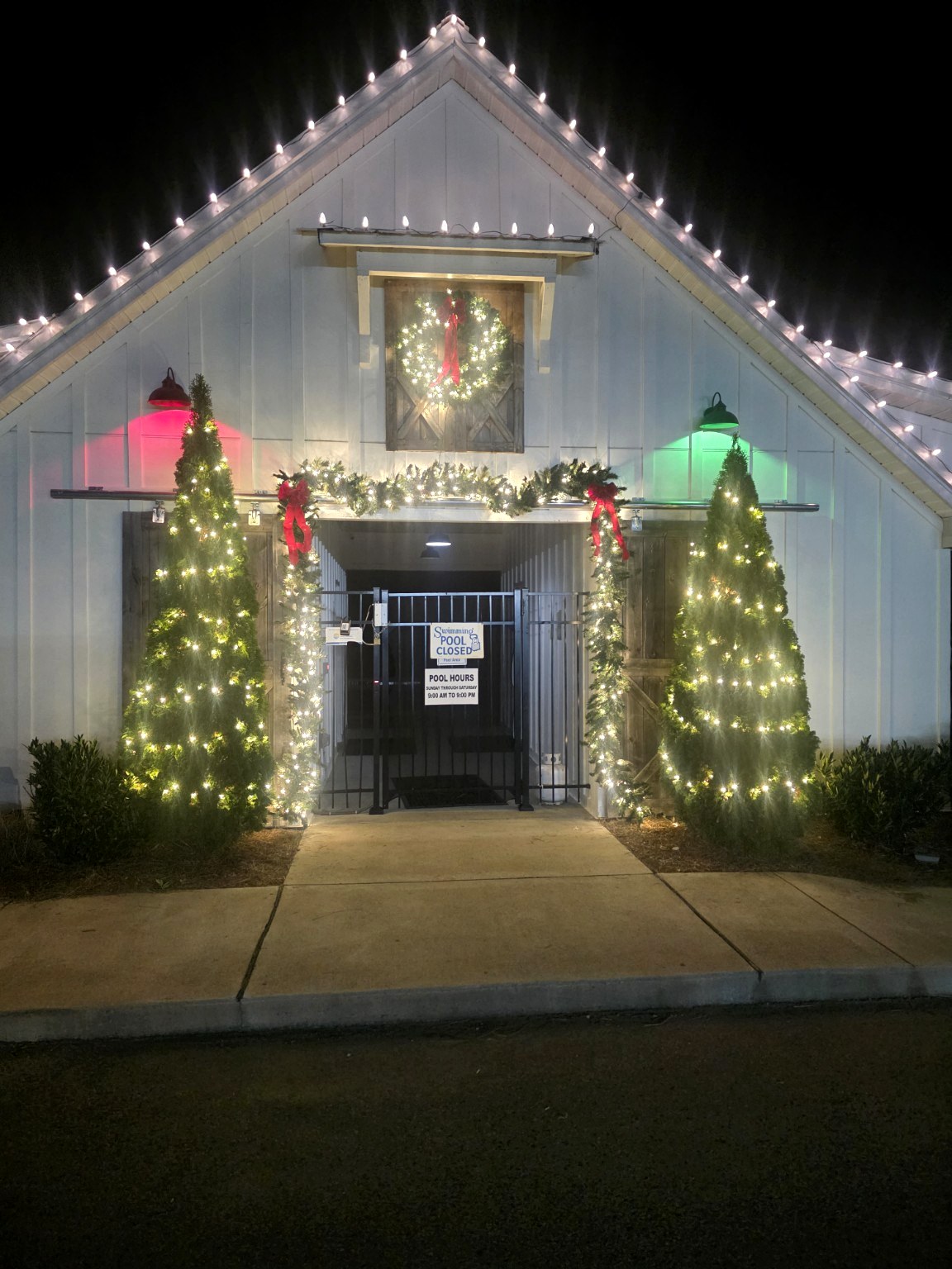 Holiday lighting project by Tennessee Twinkle Co.